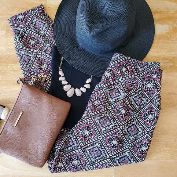 🔥3/$30 Forever 21 Multicolor Patterned Trousers - Picture 5 of 6